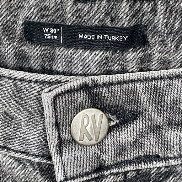 Reclaimed Vintage RV Ultra High Rise Mom Jeans Rigid Denim Faded Black Sz 30 - Picture 4 of 10